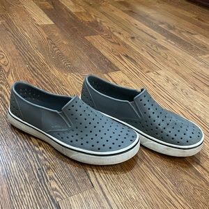 Native Miles shoe in gray W7 M5